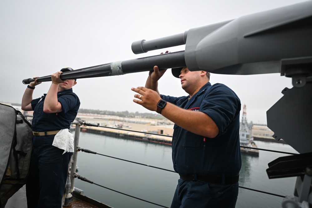 USS Pearl Harbor (LSD 52) Visits Naval Surface Warfare Center, Port Hueneme Division for Ship Groom, Tours