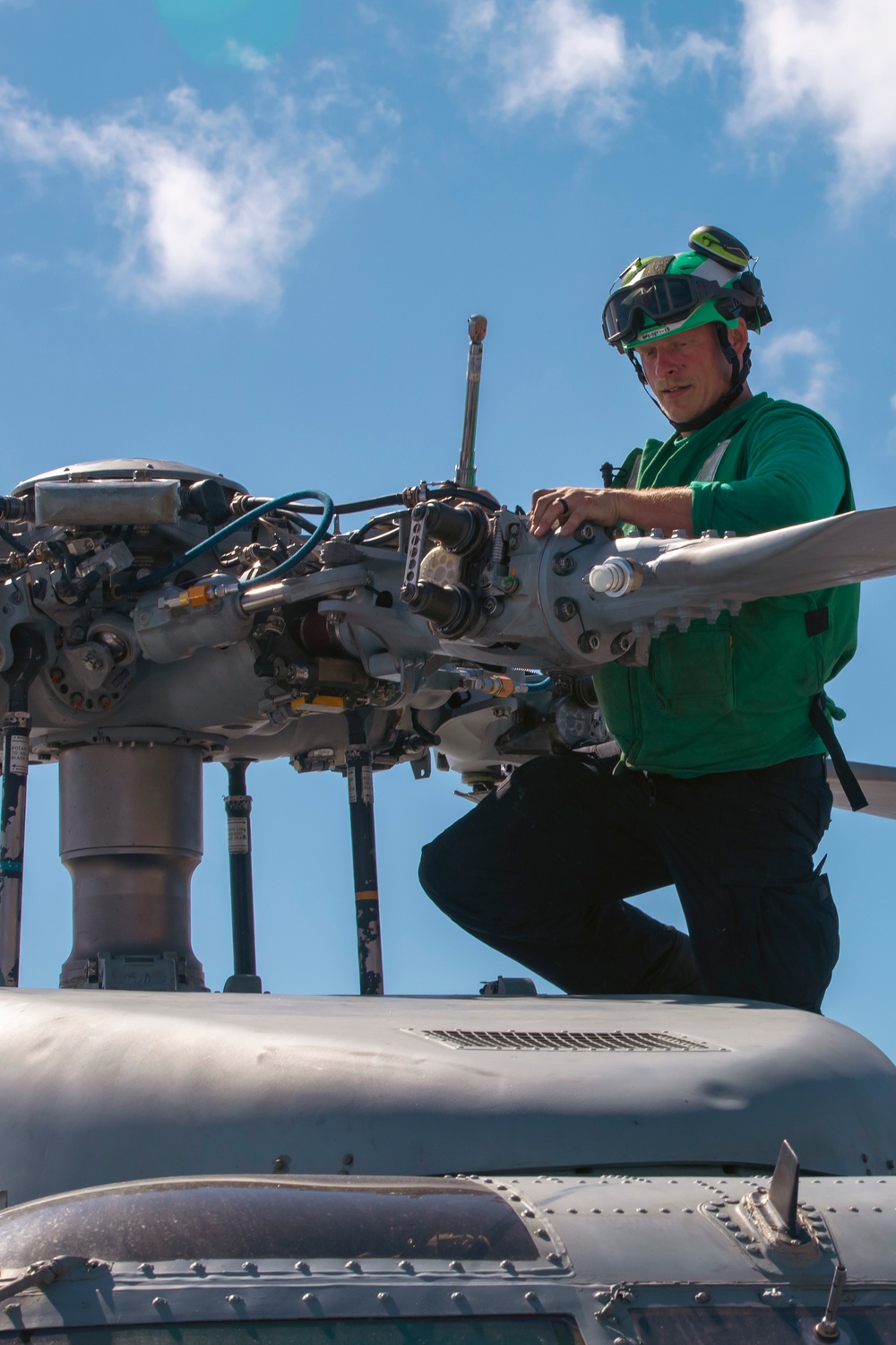 Helicopter Maritime Strike Squadron 70 Performs Routine Maintenance Aboard USS Winston S. Churchill (DDG 81)