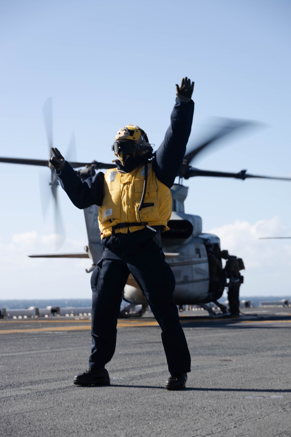 31st MEU | VMM 265 and VMFA 242 conduct flight operations
