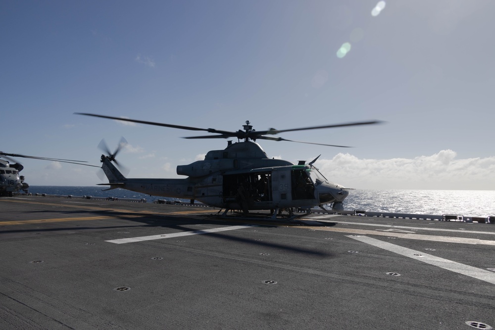 31st MEU | VMM 265 and VMFA 242 conduct flight operations