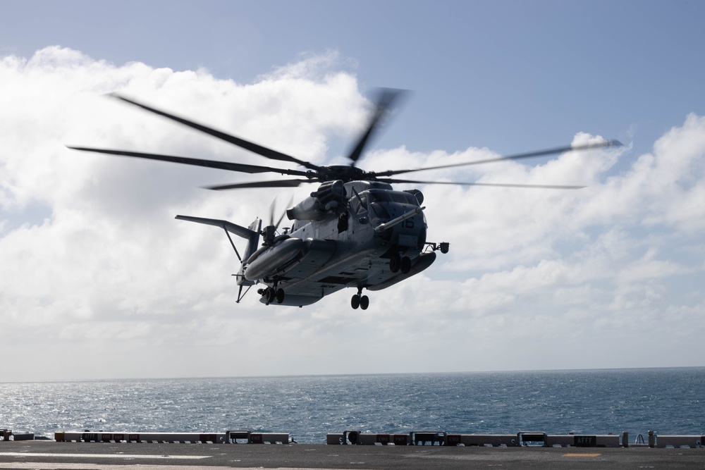 31st MEU | VMM 265 and VMFA 242 conduct flight operations