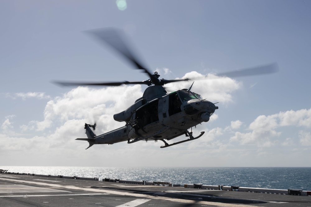 31st MEU | VMM 265 and VMFA 242 conduct flight operations