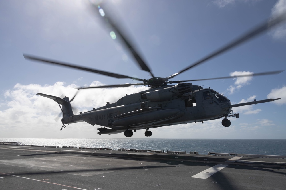 31st MEU | VMM 265 and VMFA 242 conduct flight operations