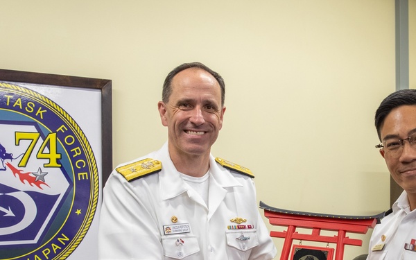 Commander, Submarine Group 7 and Republic of Singapore Commander, 7th Flotilla sign Action Items