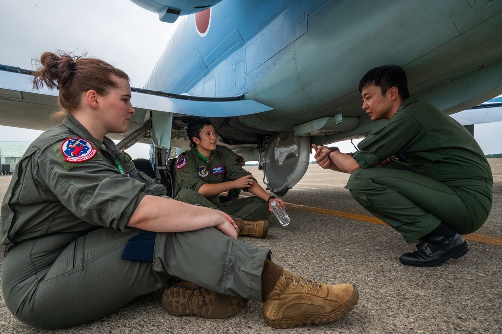459 AS visits JASDF sister squadron for bilateral exchange, UH-1N crew bids farewell