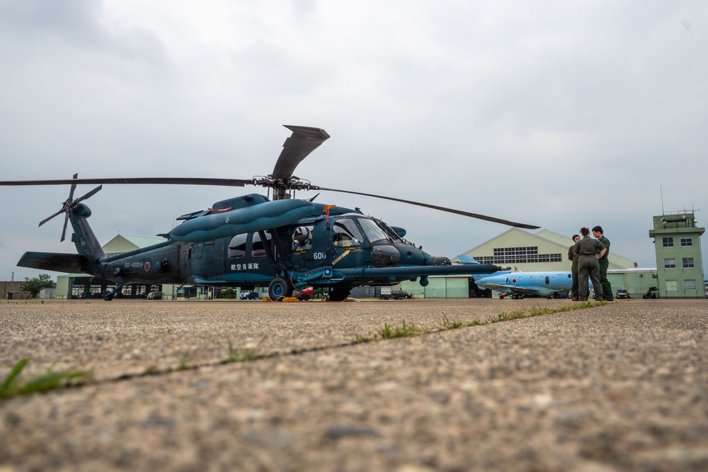 459 AS visits JASDF sister squadron for bilateral exchange, UH-1N crew bids farewell