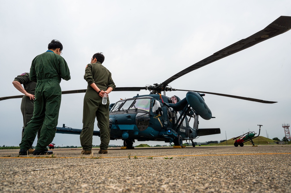 459 AS visits JASDF sister squadron for bilateral exchange, UH-1N crew bids farewell