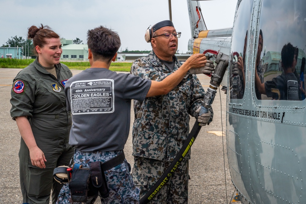 459 AS visits JASDF sister squadron for bilateral exchange, UH-1N crew bids farewell