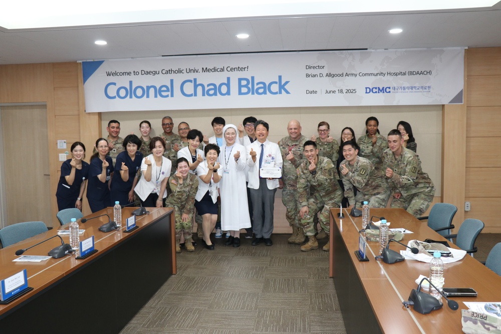65th Medical Brigade Command team and 549th Hospital Center Command team visit to the Daegu Catholic University Medical Center.