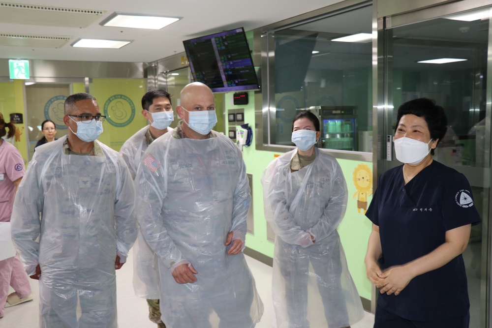 65th Medical Brigade Command team and 549th Hospital Center Command team visit to the Daegu Catholic University Medical Center.