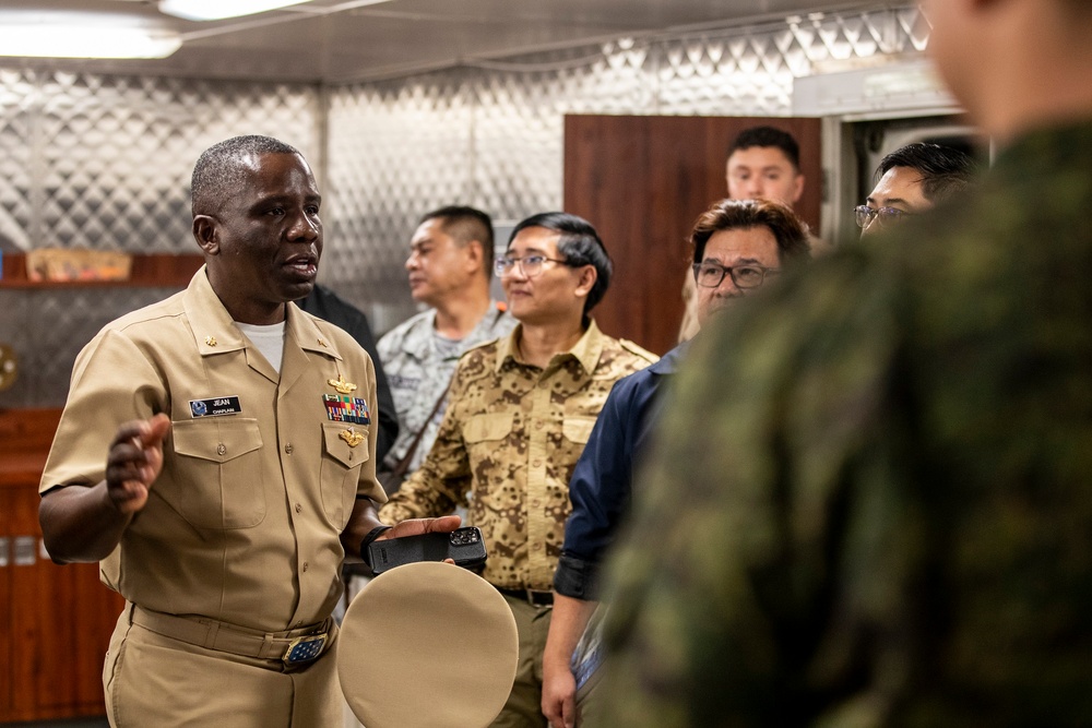 USS George Washington Hosts Members of the Armed Forces of the Philippines Chaplain Service
