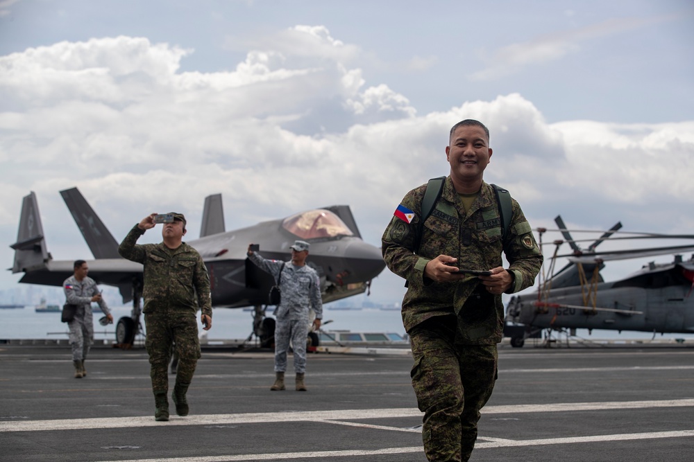 USS George Washington Hosts Members of the Armed Forces of the Philippines Chaplain Service