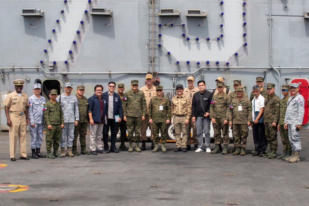 USS George Washington Hosts Members of the Armed Forces of the Philippines Chaplain Service
