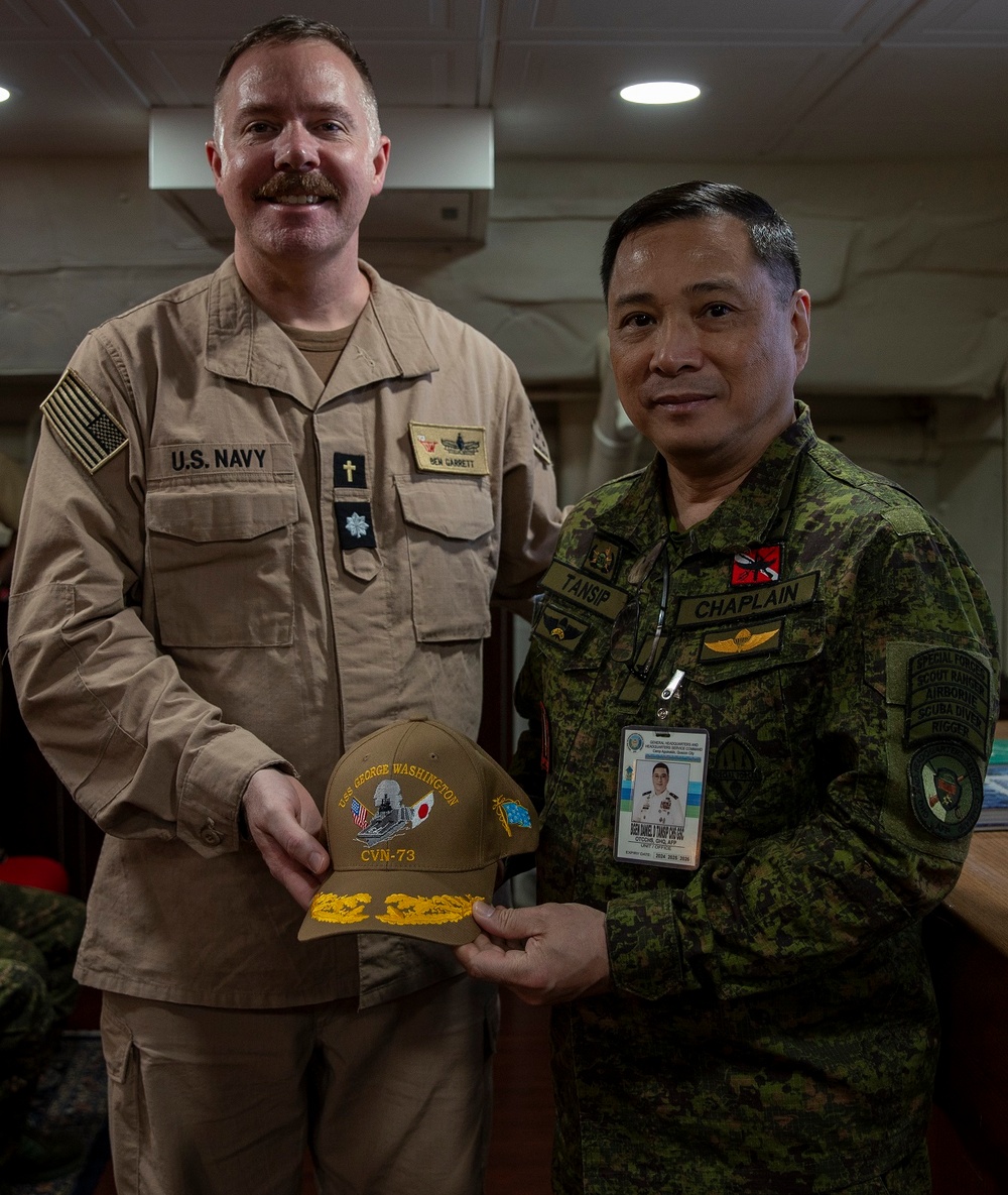 USS George Washington Hosts Members of Armed Forces of the Philippines Chaplain Service