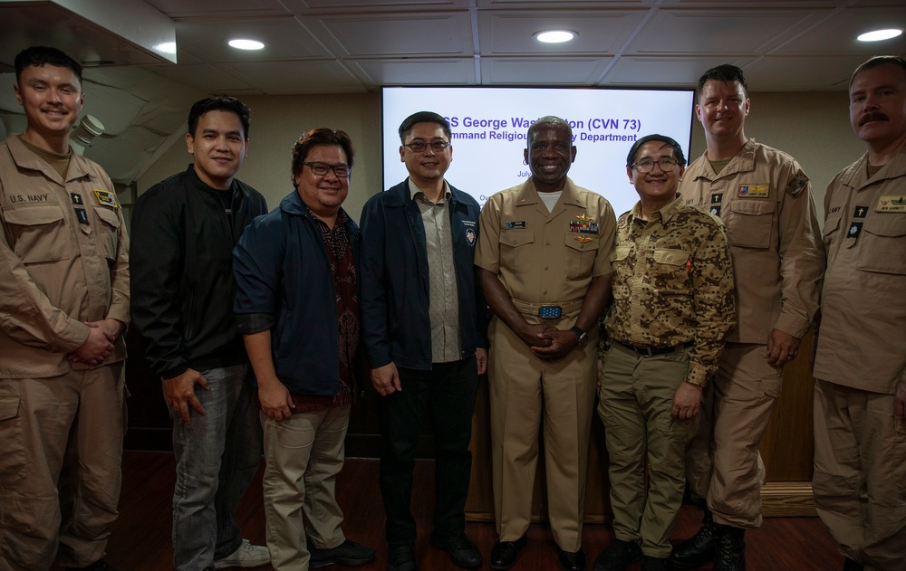 USS George Washington Hosts Members of Armed Forces of the Philippines Chaplain Service