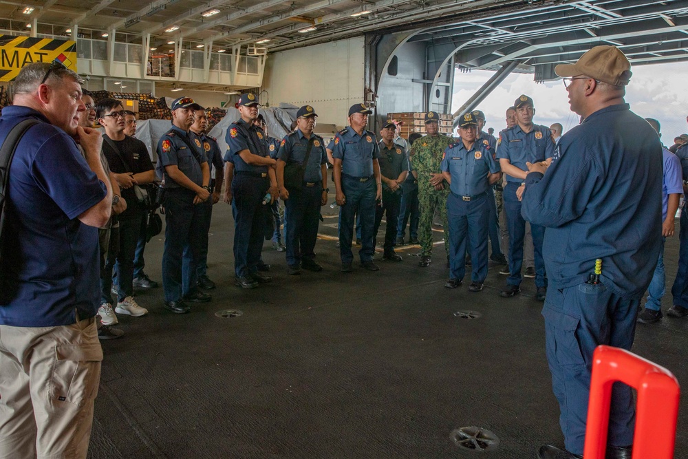 George Washington Hosts Tour for Philippine Police, NCIS Agents