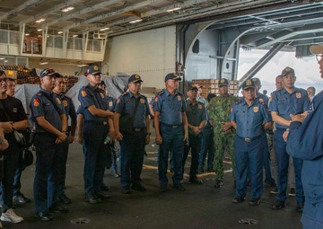 George Washington Hosts Tour for Philippine Police, NCIS Agents