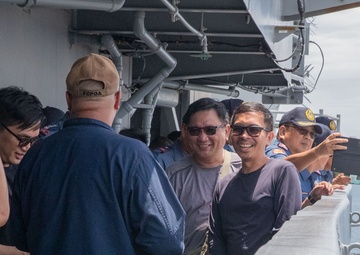 George Washington Hosts Tour for Philippine Police, NCIS Agents