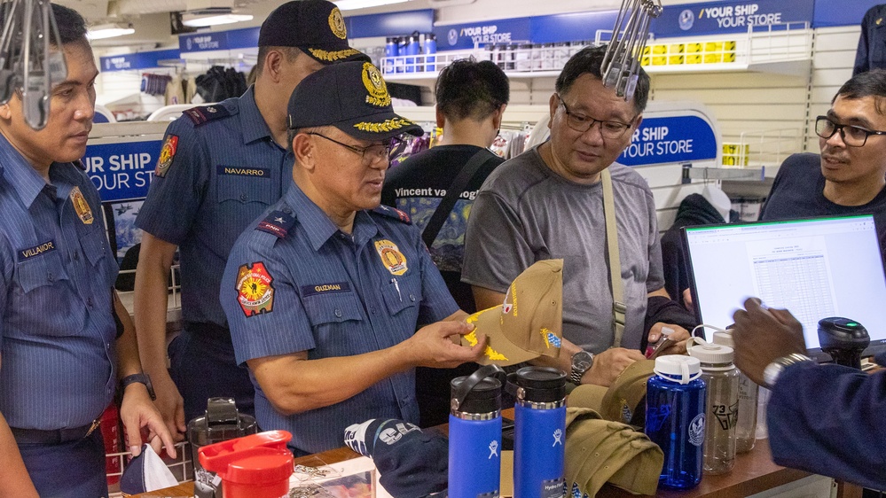George Washington Hosts Tour for Philippine Police, NCIS Agents