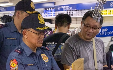 George Washington Hosts Tour for Philippine Police, NCIS Agents