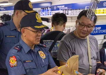 George Washington Hosts Tour for Philippine Police, NCIS Agents