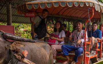 George Washington Sailors Participate in Manila MWR Tour