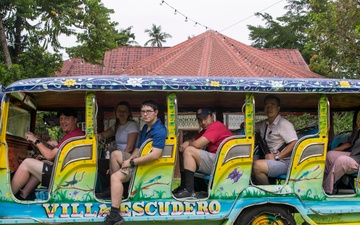 George Washington Sailors Participate in Manila MWR Tour