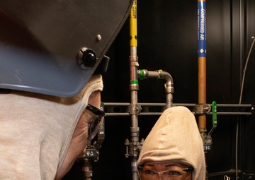 PHNSY Commander Visits PHNSY Welding School