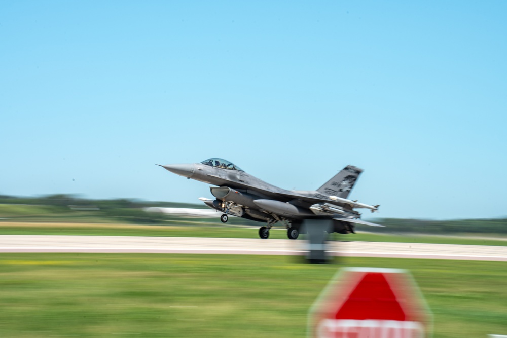 114th Fighter Wing conducts elephant walk