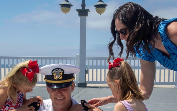 Sac City, Iowa Native Promotes, Receives Award at Navy Ceremony