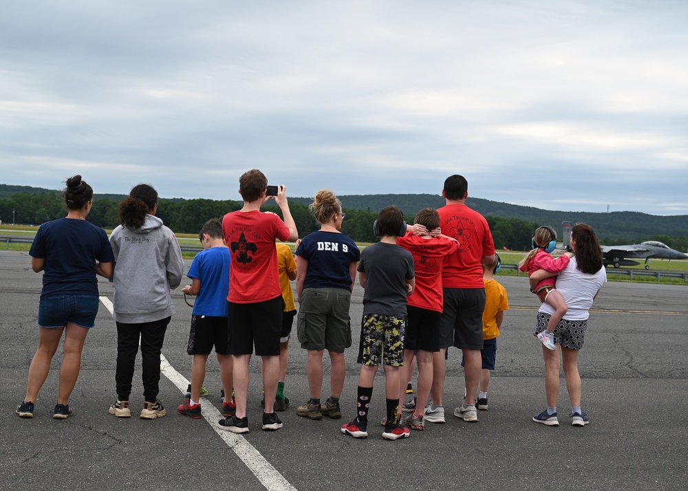 104th Fighter Wing hosts local kids for tour