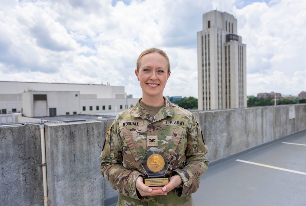 Walter Reed's Chief Nurse Receives Outstanding Army Nurse of the Year Award