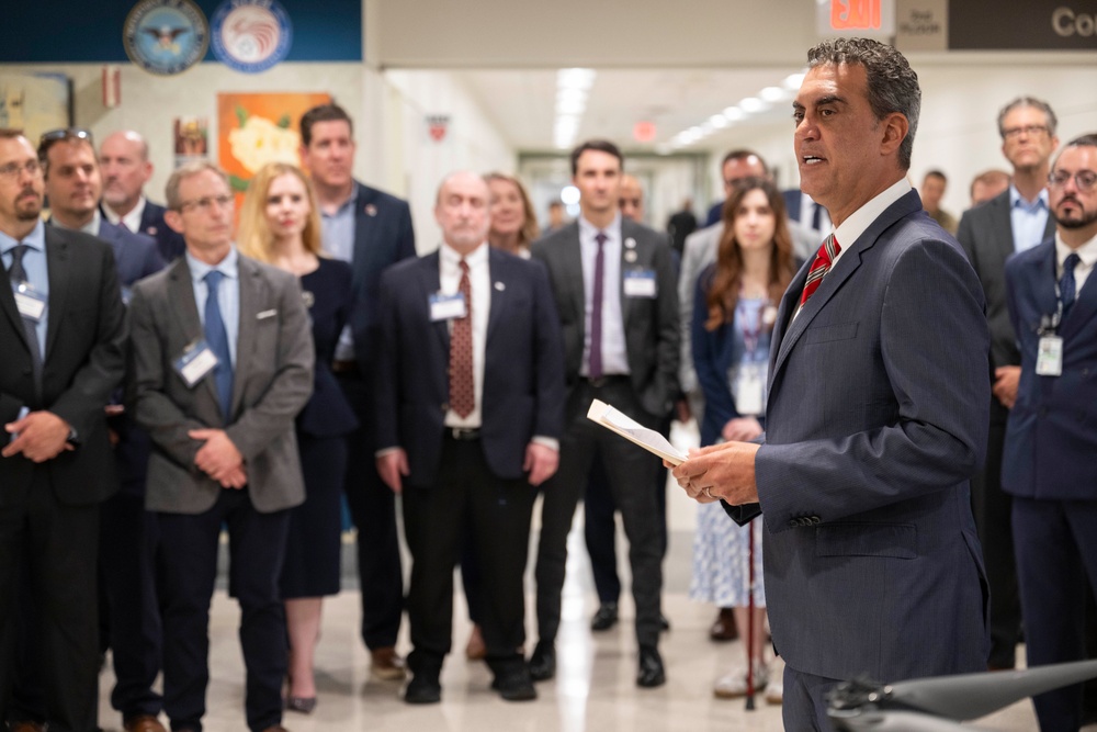 USD(R&amp;E) Attends DoD ManTech Exhibition