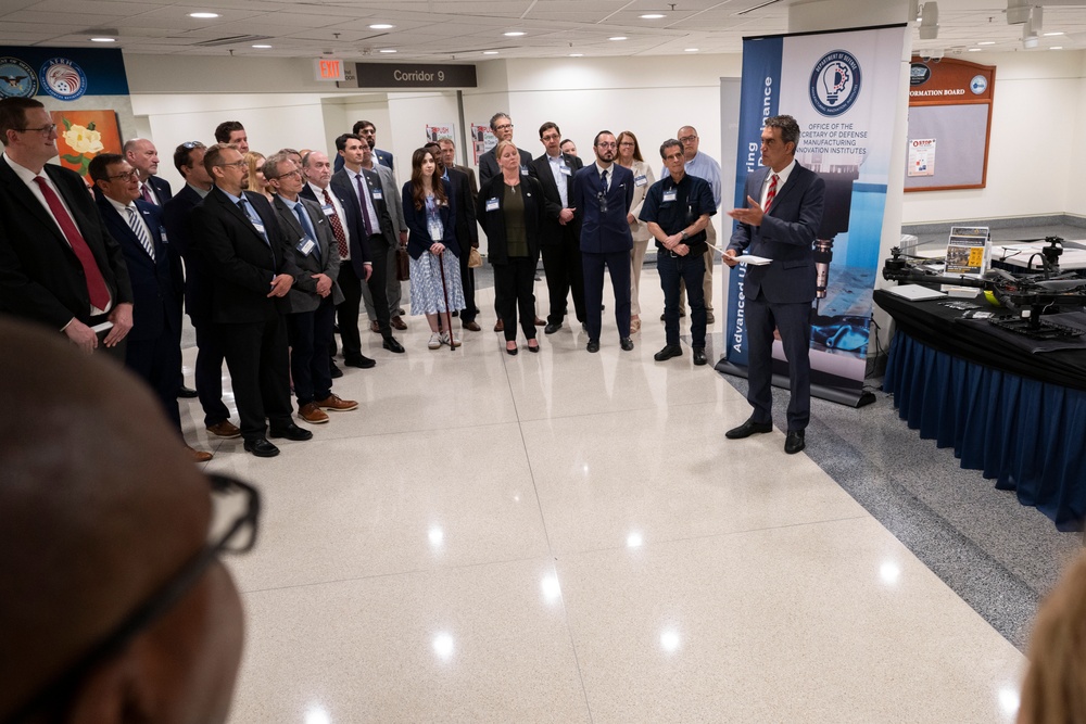 USD(R&amp;E) Attends DoD ManTech Exhibition