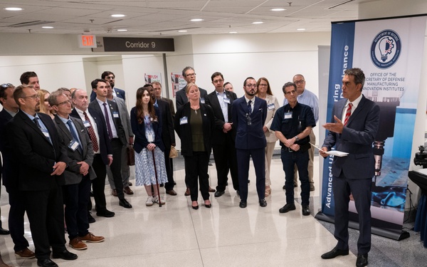 USD(R&amp;E) Attends DoD ManTech Exhibition