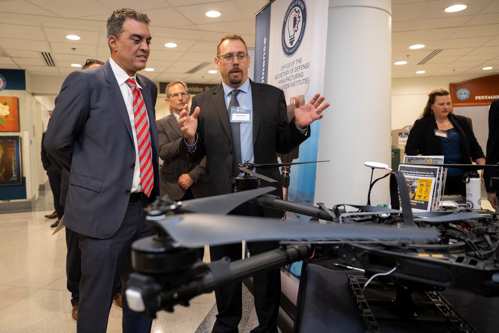 USD(R&amp;E) Attends DoD ManTech Exhibition