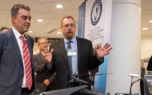 USD(R&amp;E) Attends DoD ManTech Exhibition