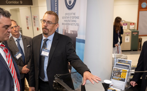 USD(R&amp;E) Attends DoD ManTech Exhibition