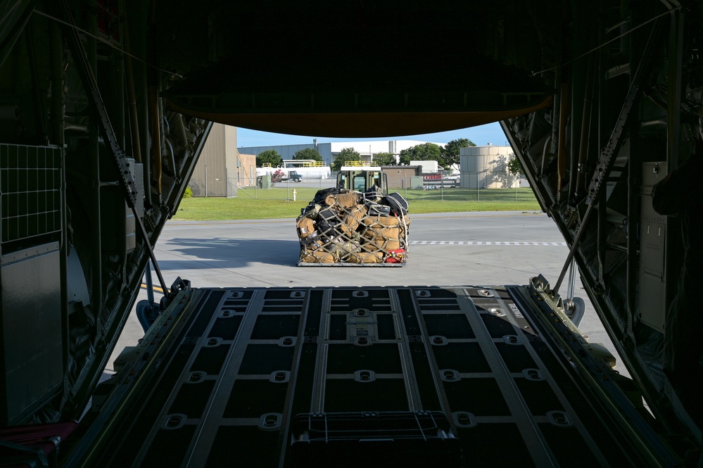 165th Airlift Wing flight crew transports Civil Engineer Squadron to Hawaii