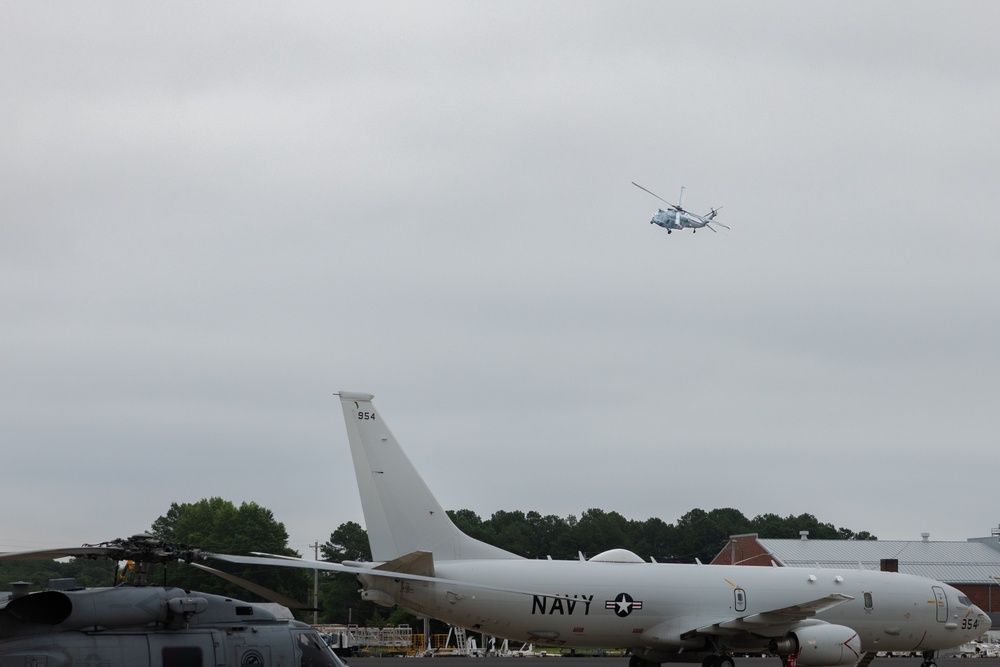 Air Test and Evaluation Squadron (VX) 1 hosts change of command