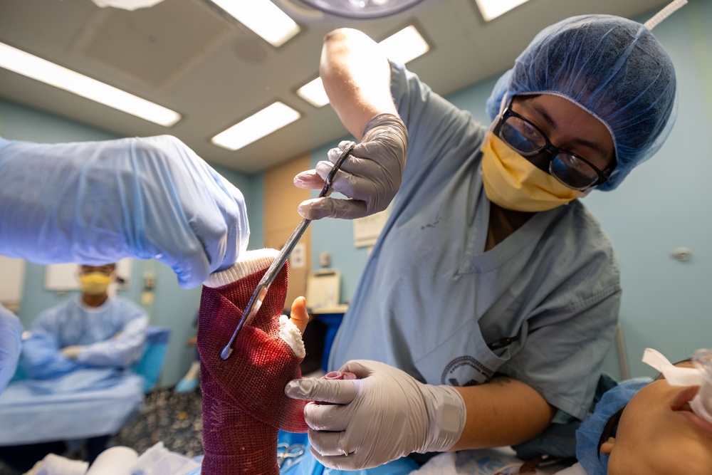 CP25 Syndactyly Surgery Ecuador