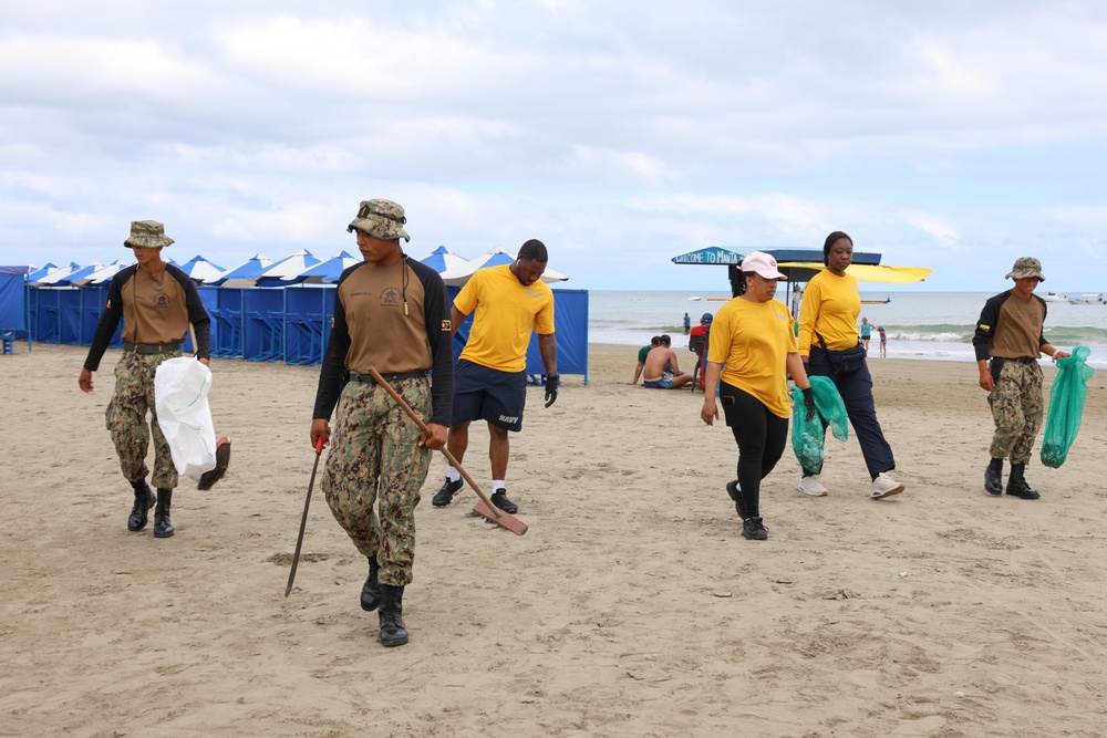 CP25 Beach Clean-up in Ecuador