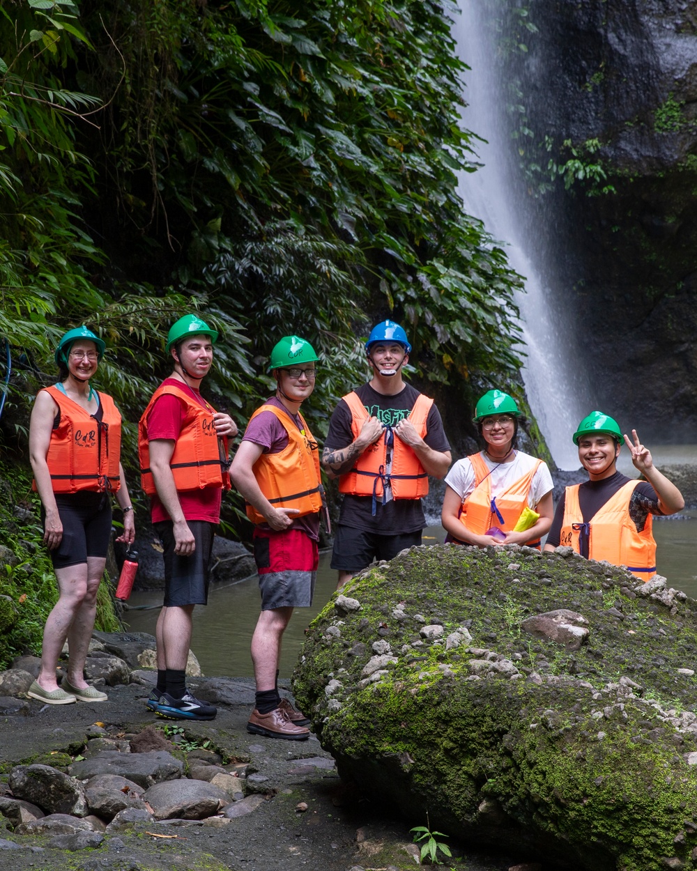 George Washington Sailors Participate in Manila MWR Tour