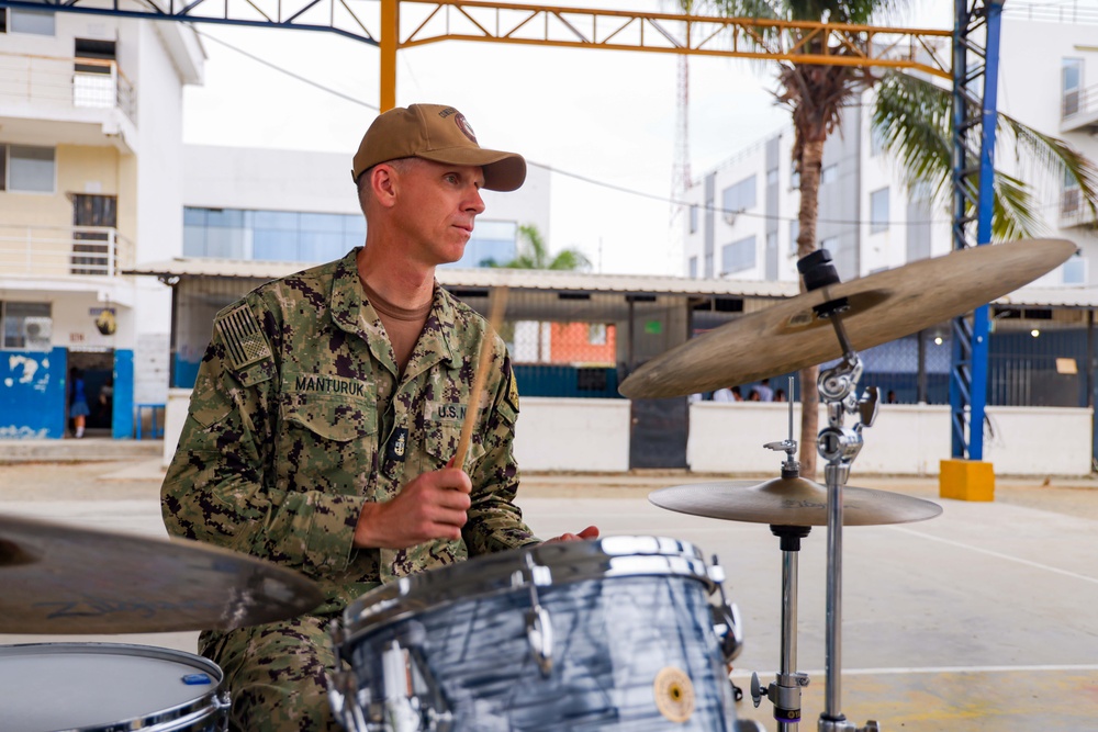 US Fleet Forces Band Performs at Local High School