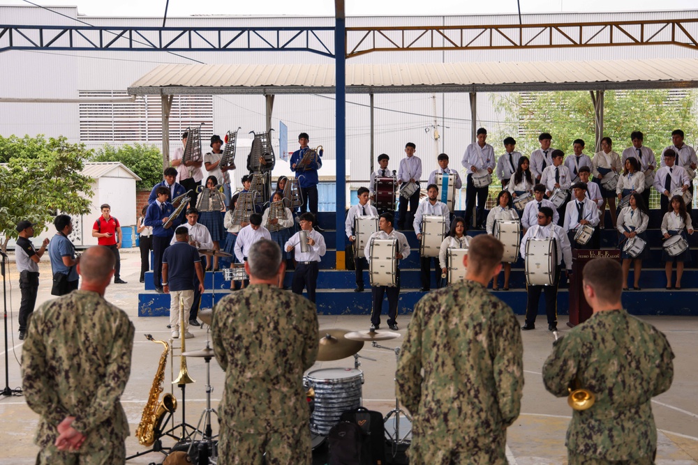 US Fleet Forces Band Performs at Local High School