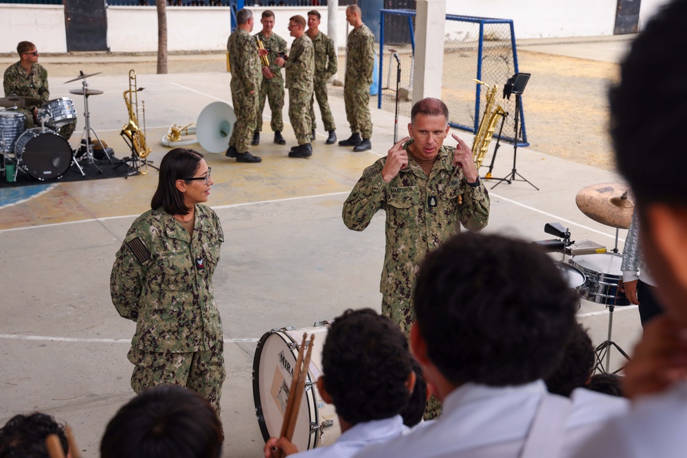 US Fleet Forces Band Performs at Local High School