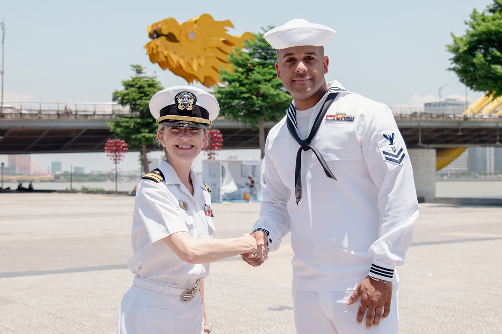 U.S. 7th Fleet Band members reenlist in Da Nang