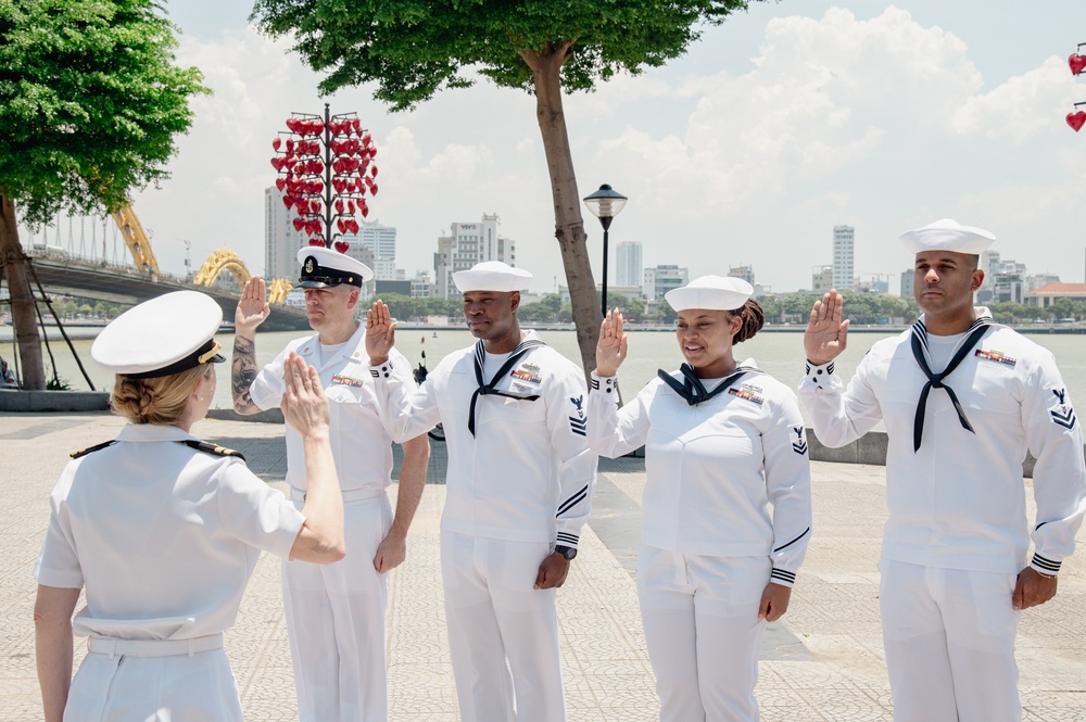 U.S. 7th Fleet Band members reenlist in Da Nang