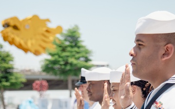 U.S. 7th Fleet Band members reenlist in Da Nang