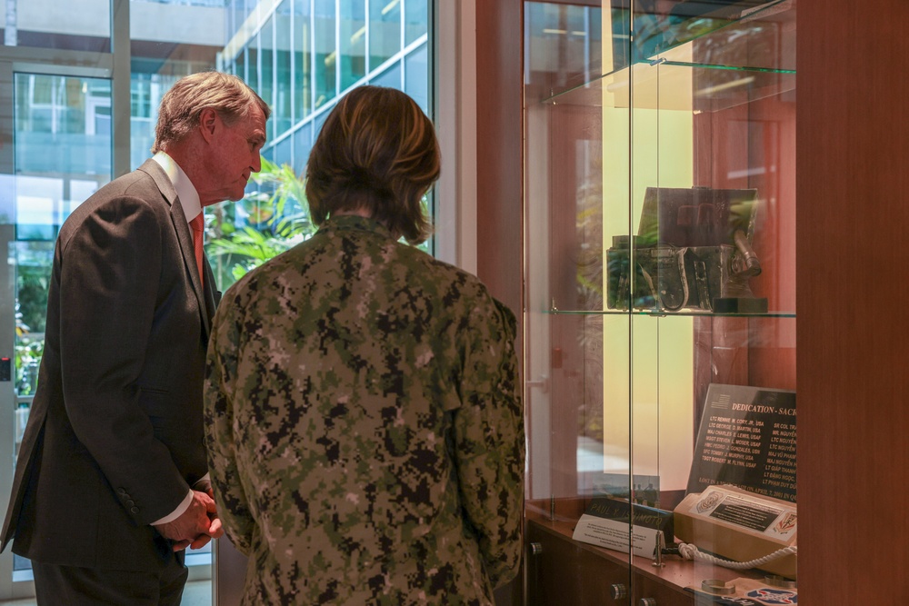 U.S. Ambassador to China Visits DPAA